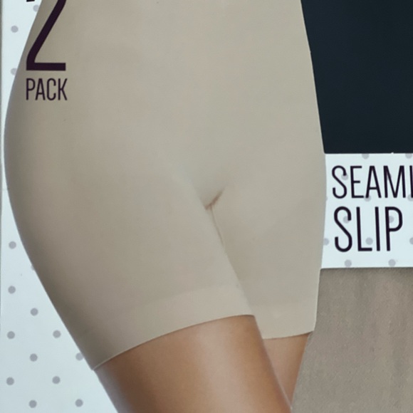 ⭐️ Firm Price ⭐️ New in box seamless dress shorts - Picture 1 of 4